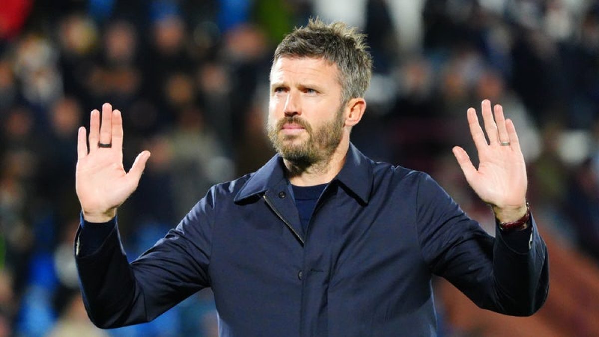 ليني يورو في مباراة مانشستر يونايتد وبورنموث على ملعب أولد ترافورد